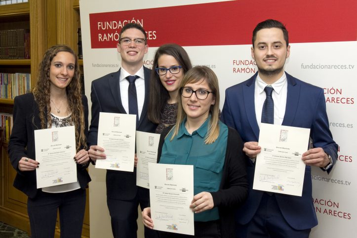 Entrega becas 6ª promoción